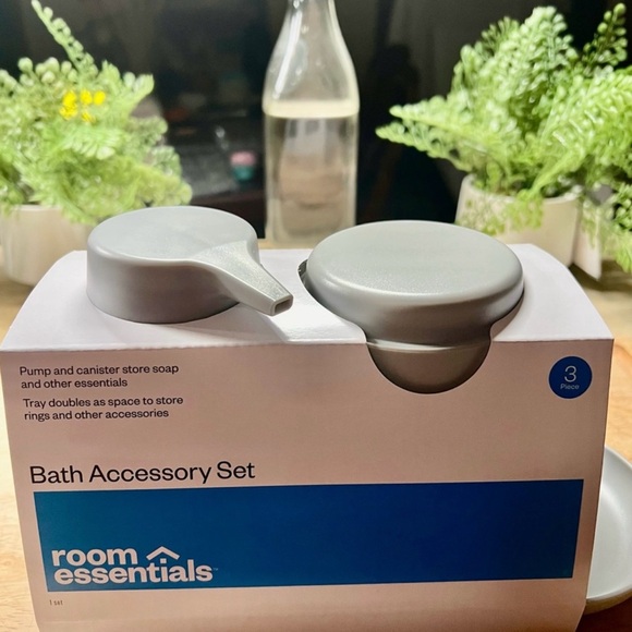Room Essentials Silver Bath Accessory Set - Picture 1 of 8